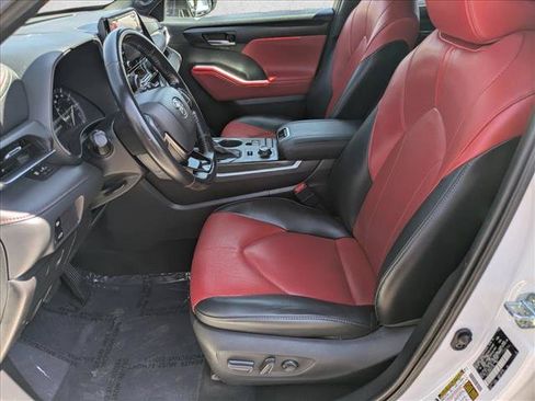 Used 2021 Toyota Highlander XSE AWD/4WD image 16