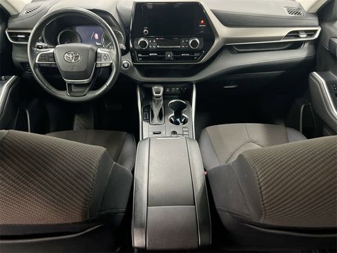 Used 2023 Toyota Highlander LE image 10