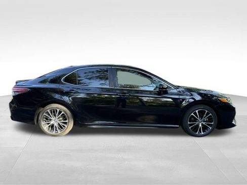 Used 2019 Toyota Camry SE FWD image 6