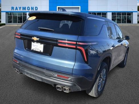 Used 2024 Chevrolet Traverse LS image 3