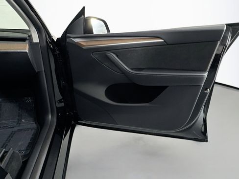 Used 2025 Tesla Model Y Long Range image 22