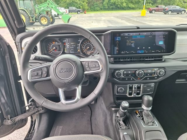 Used 2025 Jeep Wrangler Unlimited Sahara AWD/4WD image 43