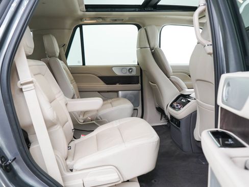 Used 2021 Lincoln Navigator Reserve w/ Luxury Package AWD/4WD image 12