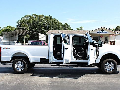 Used 2026 Ford F350 XL w/ Snow Plow/Camper Package AWD/4WD image 9