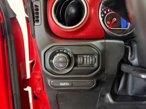 Used 2022 Jeep Gladiator Rubicon w/ LED Lighting Group AWD/4WD image 17
