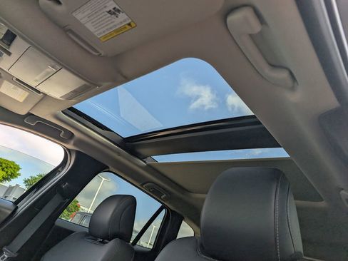 Used 2025 MAZDA CX-50 AWD 2.5 S w/ Premium Package image 26