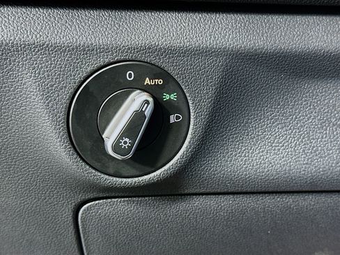 Used 2024 Volkswagen Jetta SE image 17