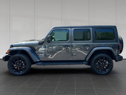 Used 2022 Jeep Wrangler Unlimited Sahara w/ Dual Top Group AWD/4WD image 2