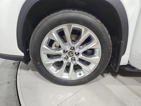 Used 2023 Toyota Highlander Limited image 28