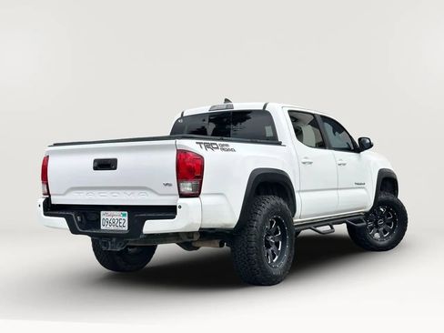 Used 2017 Toyota Tacoma TRD Off-Road RWD image 13