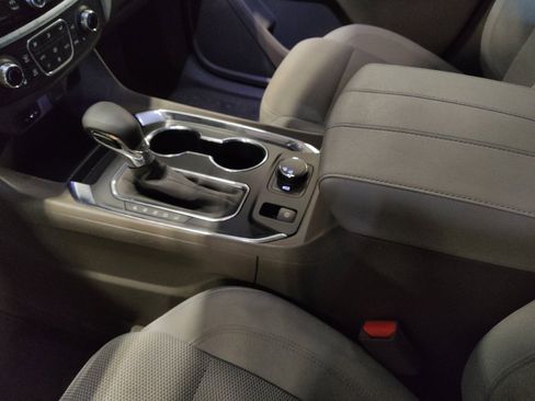 Used 2021 Chevrolet Traverse LT FWD image 26