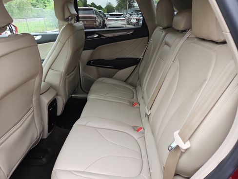 Used 2017 Lincoln MKC Premiere image 10