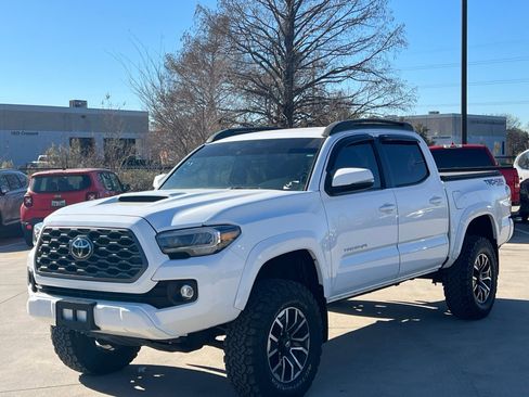 Used 2021 Toyota Tacoma TRD Sport w/ Technology Package image 5