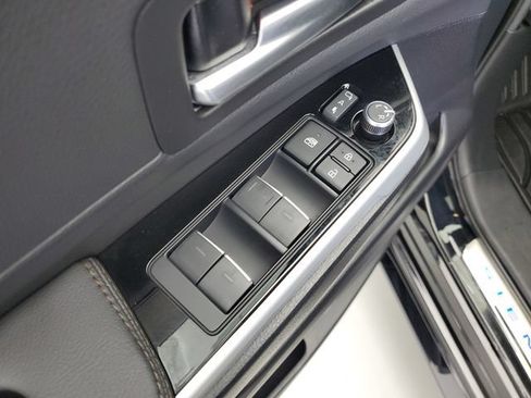 Used 2025 Toyota Sienna Limited AWD/4WD image 22