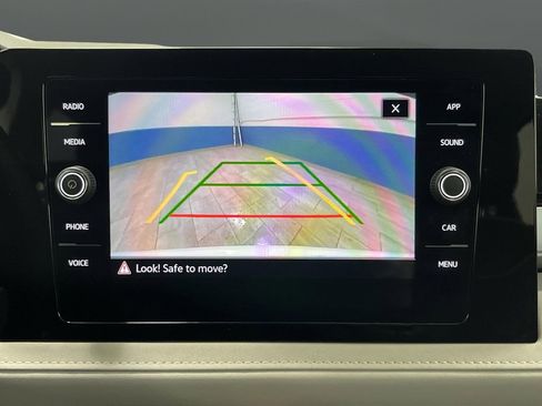 Used 2025 Volkswagen Taos SE image 9