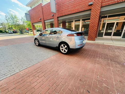 Used 2013 Chevrolet Volt Premium w/ Premium Trim Package FWD image 4
