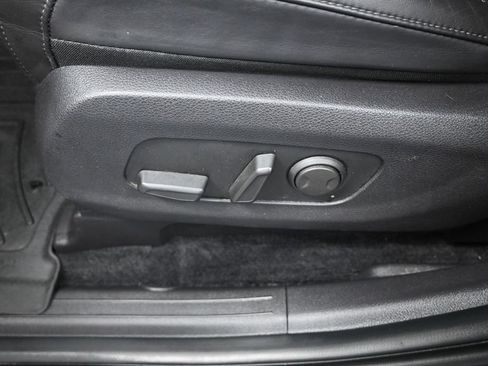 Certified 2024 Kia Carnival LX FWD image 11