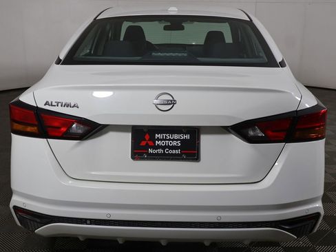 Used 2025 Nissan Altima 2.5 SV image 9