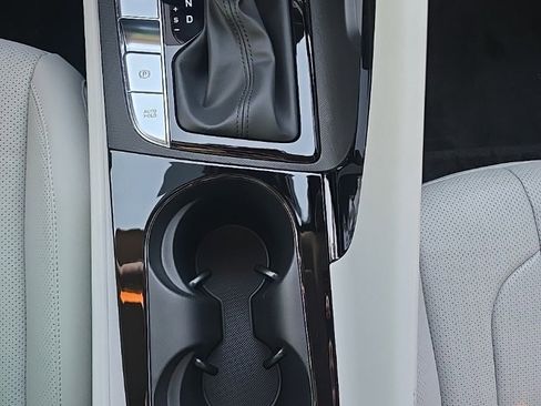 New 2026 Hyundai Elantra Limited image 17