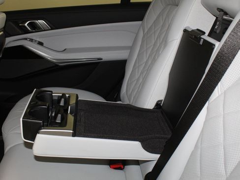 New 2026 BMW X7 xDrive40i w/ Premium Package image 27