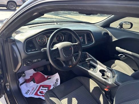 Used 2015 Dodge Challenger SXT w/ Driver Convenience Group RWD image 15