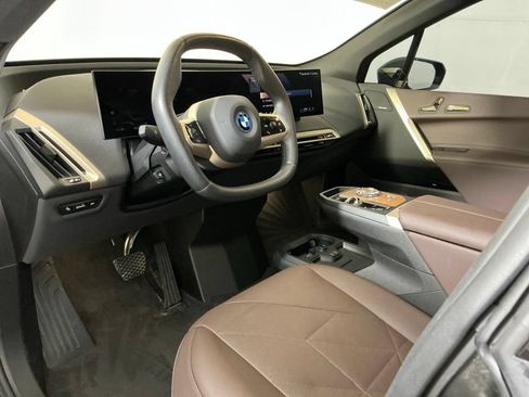 Used 2024 BMW iX xDrive50 w/ Premium Package AWD/4WD image 20