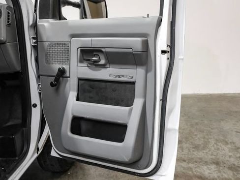 Used 2011 Ford E-150 and Econoline 150 RWD image 32