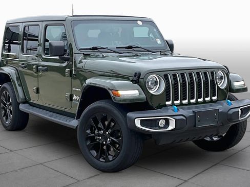 Used 2023 Jeep Wrangler Unlimited Sahara w/ Cold Weather Group AWD/4WD image 4