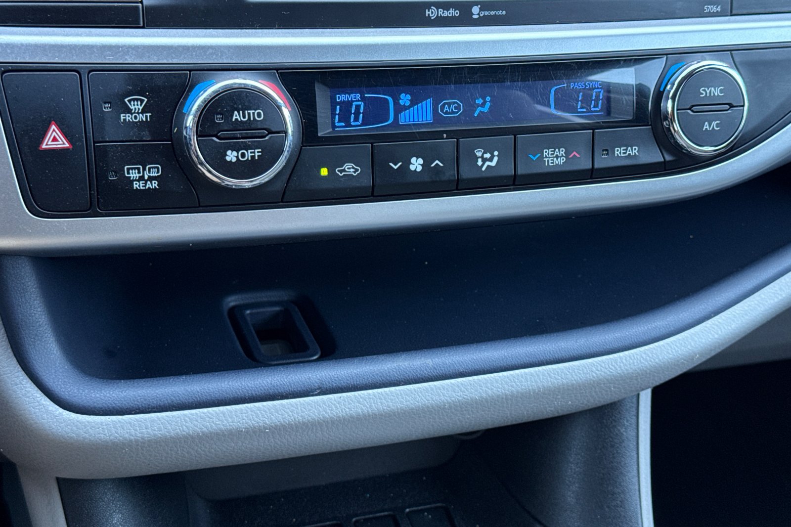 Used 2015 Toyota Highlander Limited FWD image 26