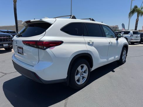 Used 2020 Toyota Highlander L FWD image 10