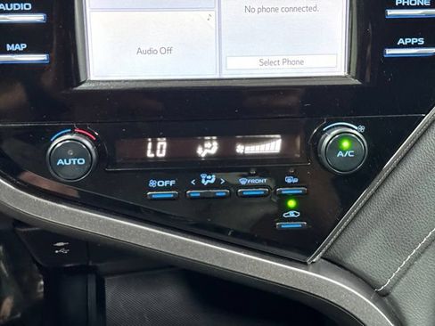 Used 2019 Toyota Camry SE FWD image 19