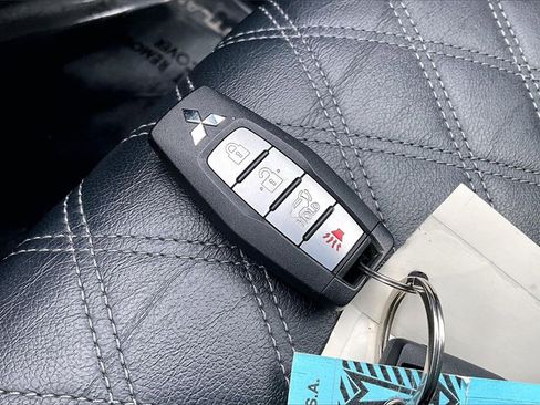 Used 2022 Mitsubishi Outlander SEL image 11