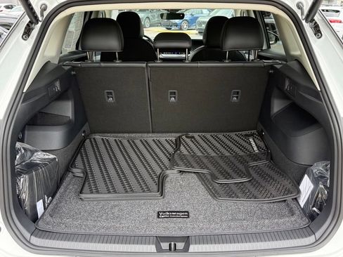 Used 2026 Volkswagen Tiguan SE w/ Panoramic Sunroof Package AWD/4WD image 17
