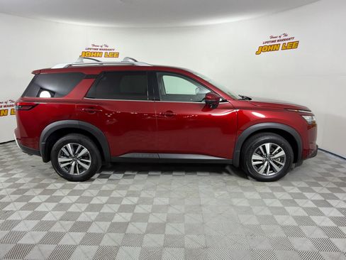 Certified 2024 Nissan Pathfinder SL FWD image 7