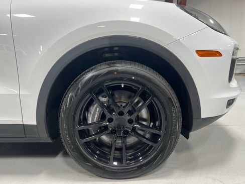 Used 2023 Porsche Cayenne image 16