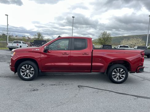 Used 2023 Chevrolet Silverado 1500 RST w/ Z71 Off-Road Package AWD/4WD image 4