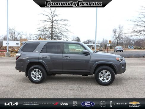 Used 2018 Toyota 4Runner SR5 image 8