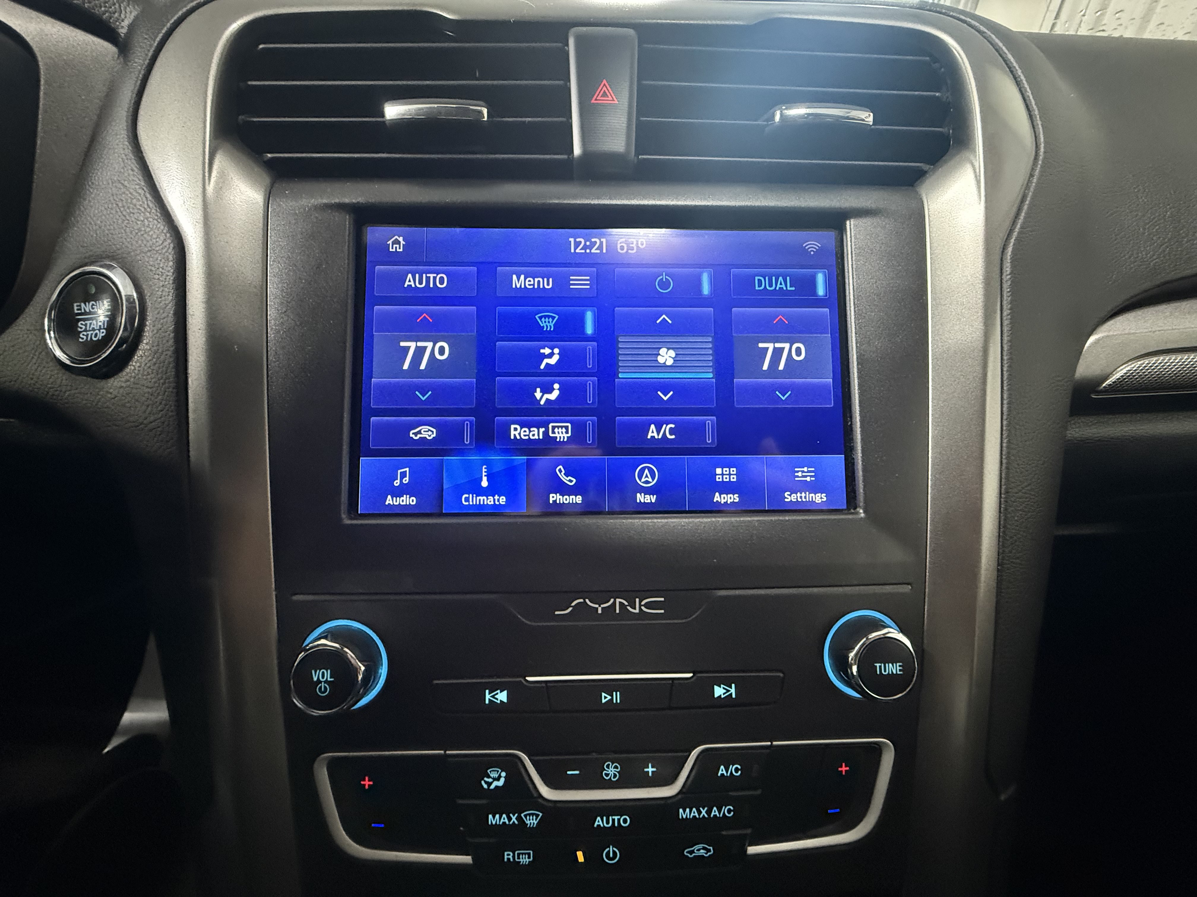 Used 2020 Ford Fusion SE FWD image 26