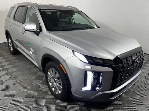 Used 2025 Hyundai Palisade SEL FWD image 3
