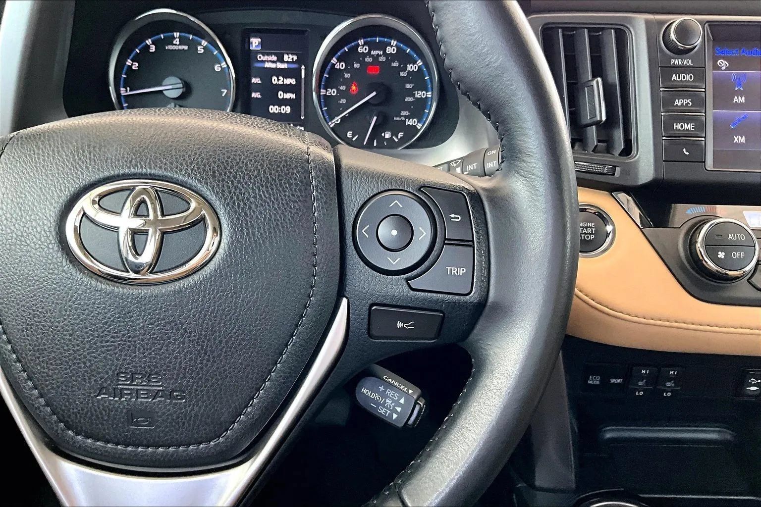 Used 2018 Toyota RAV4 Limited FWD image 11