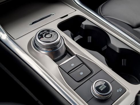 Used 2023 Ford Explorer XLT w/ Equipment Group 202A image 17