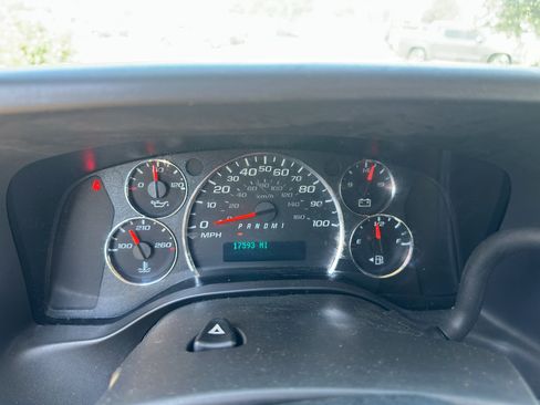 Used 2025 GMC Savana 2500 w/ Driver Convenience Package RWD image 21