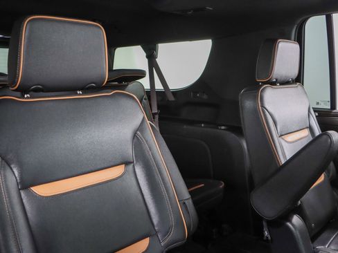 Used 2023 GMC Yukon XL AT4 image 32