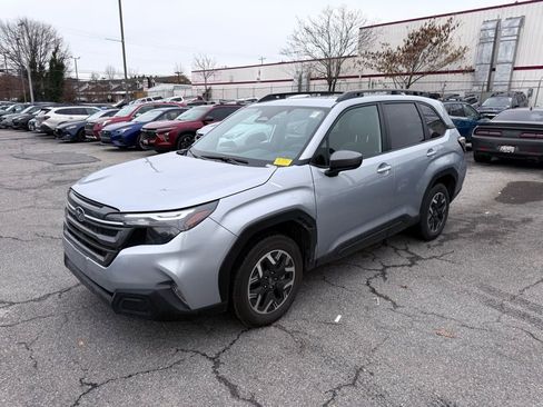 Used 2025 Subaru Forester Premium image 3