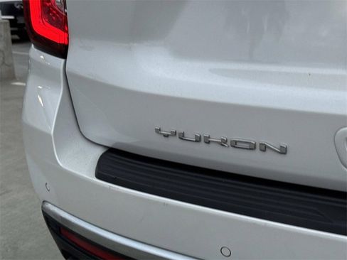 Used 2021 GMC Yukon Denali w/ Denali Premium Package image 6