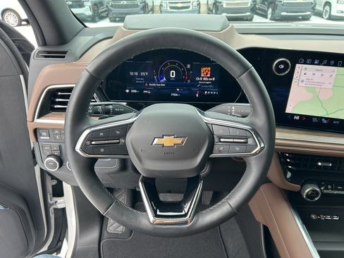 Used 2025 Chevrolet Suburban High Country image 13