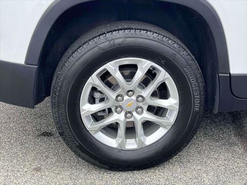 Used 2023 Chevrolet Traverse LS image 9