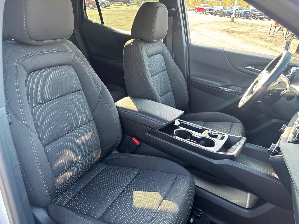 Used 2026 Chevrolet Equinox LT AWD/4WD image 27