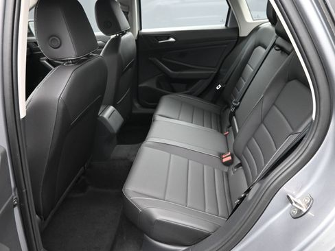 Used 2024 Volkswagen Jetta SE image 13