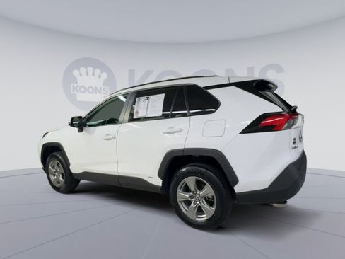 Used 2025 Toyota RAV4 XLE AWD/4WD image 8